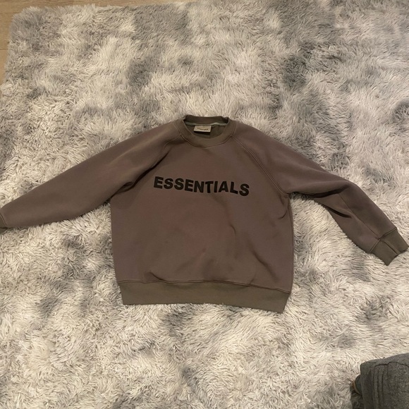 Essential size Small hoodie but fits oversize a little bit - Picture 1 of 3